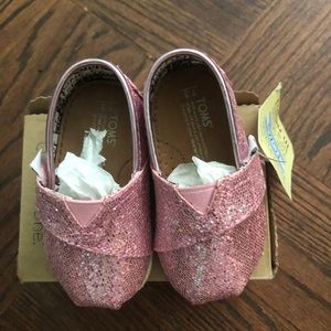 NIB Toms size T3, pink glitter